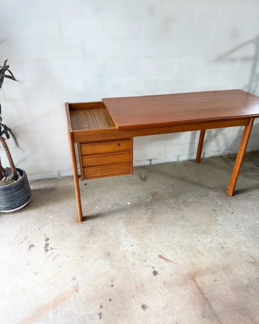 desk-3.jpg