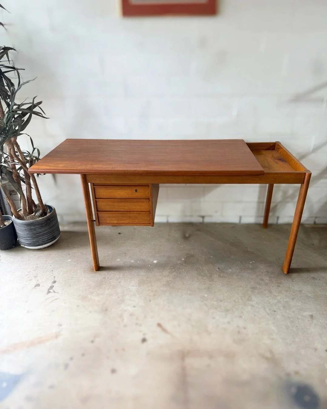 desk-2.jpg