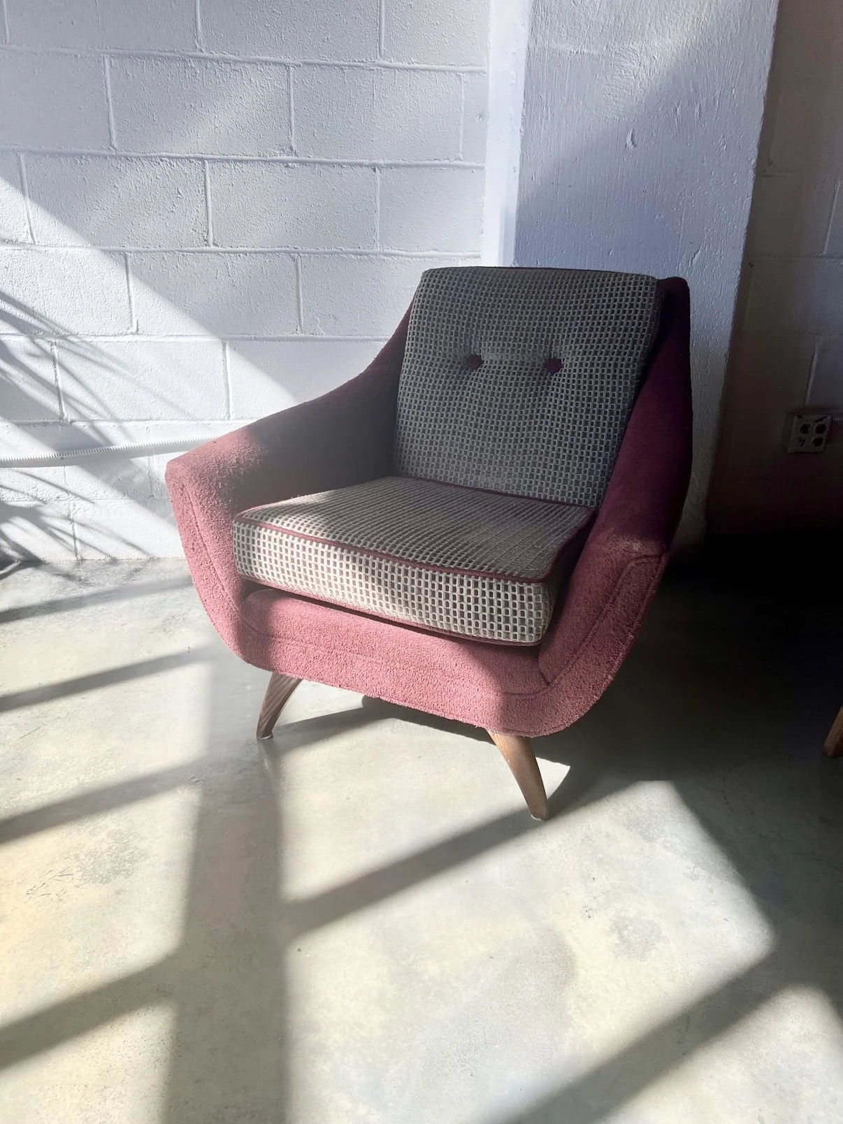 couch-set-06-chair-angle.jpg