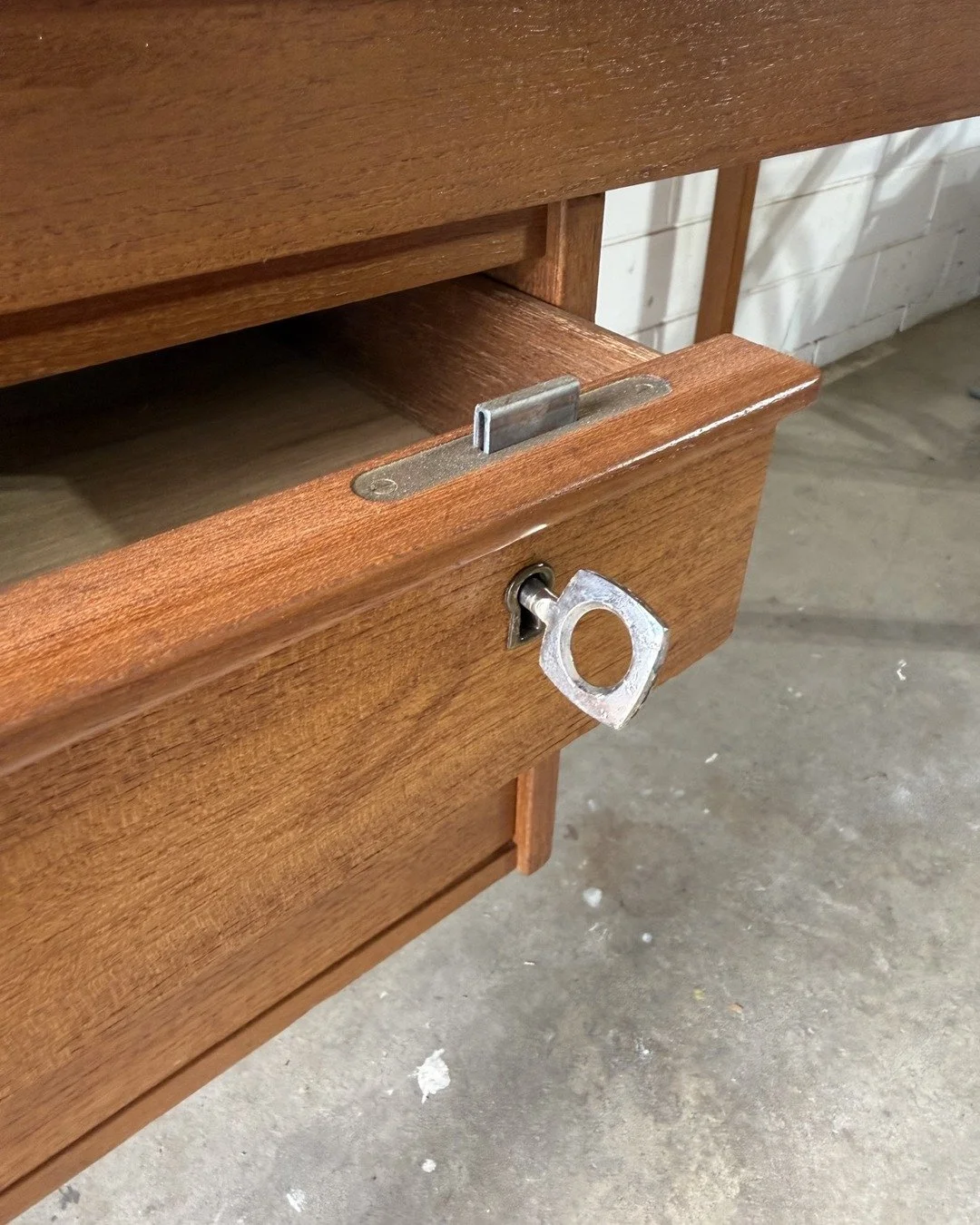desk-4.jpg