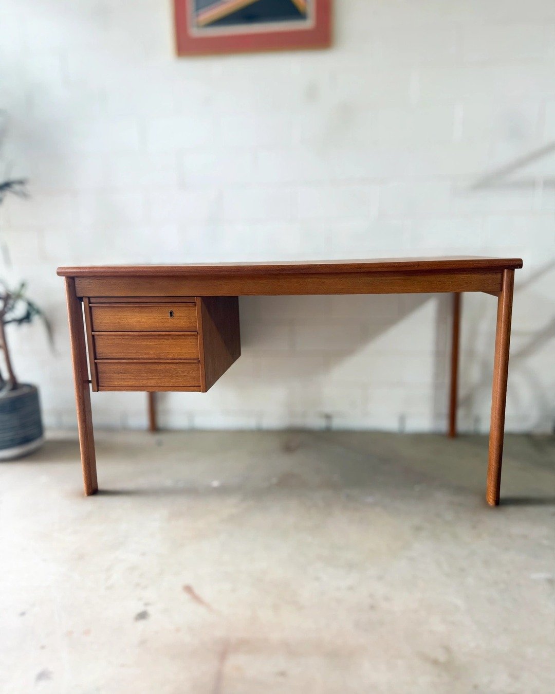 desk-1.jpg