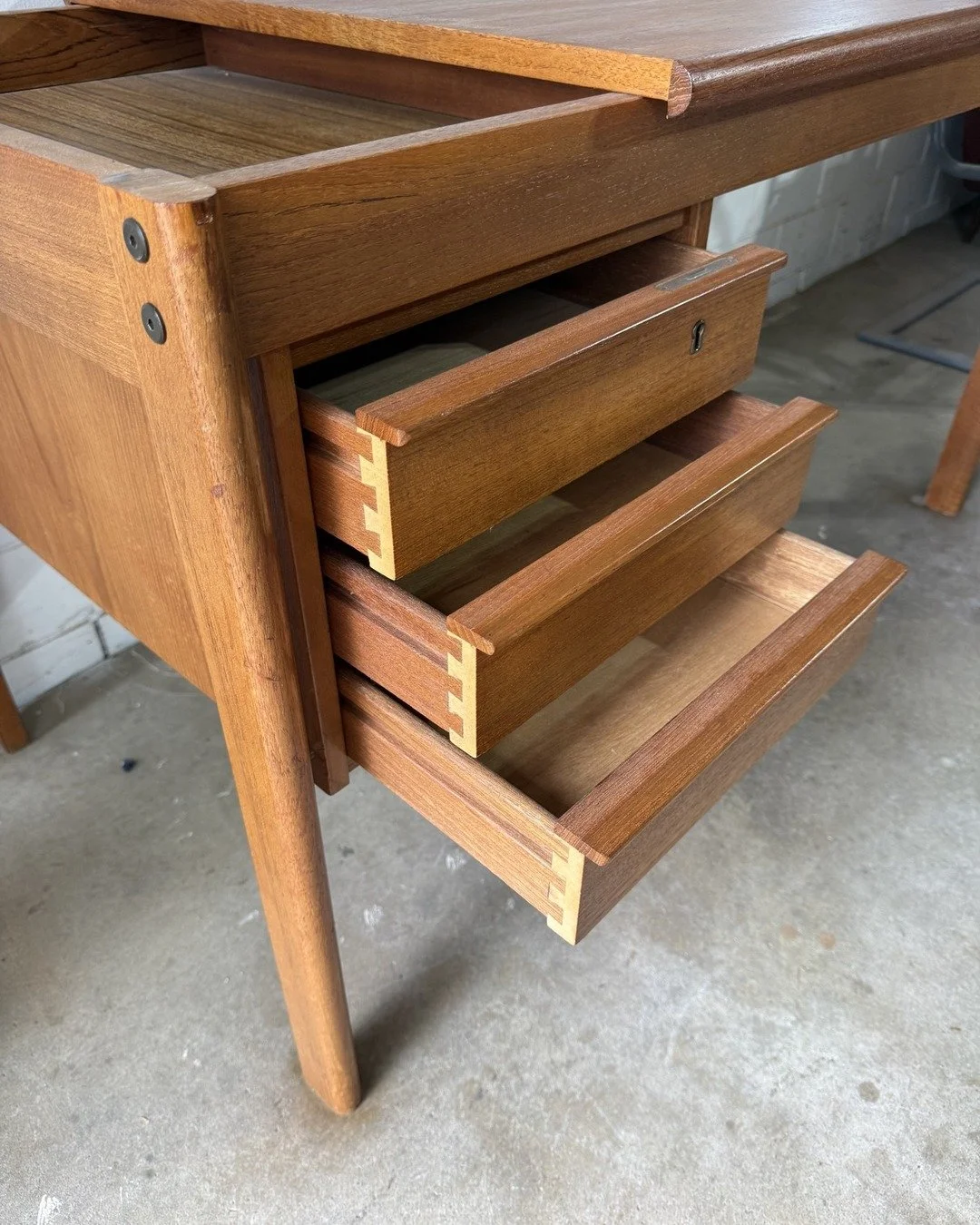 desk-5.jpg
