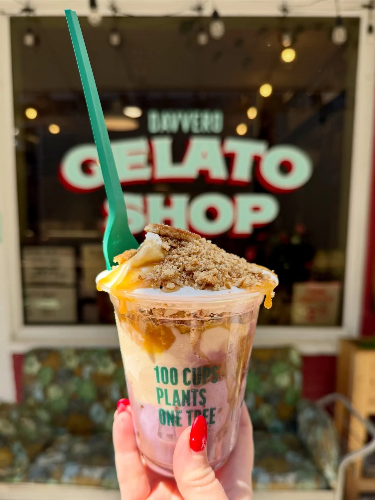 Salted Caramel Creme Br&ucirc;l&eacute;e Sundae: Cookie Butter and Ube Creme Br&ucirc;l&eacute;e gelato, salted caramel topped with fresh whip and stroopwafel crumble 🤤
‼️Monthly Monday Popups are back with a special evening Industry Night shop open