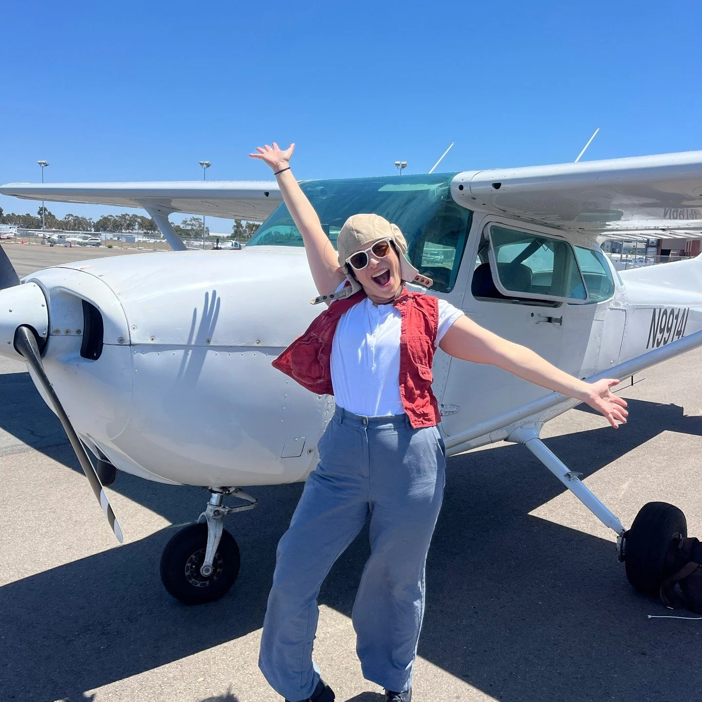 Words cannot describe how amazing of a week I had at #sdcc2025! I got to fly a plane dressed as #StarWars archaeologist Dr. Aphra with @goflexair, cosplay as Evie from The Mummy complete with #3dprinted Book of the Dead, both moderate and experience 