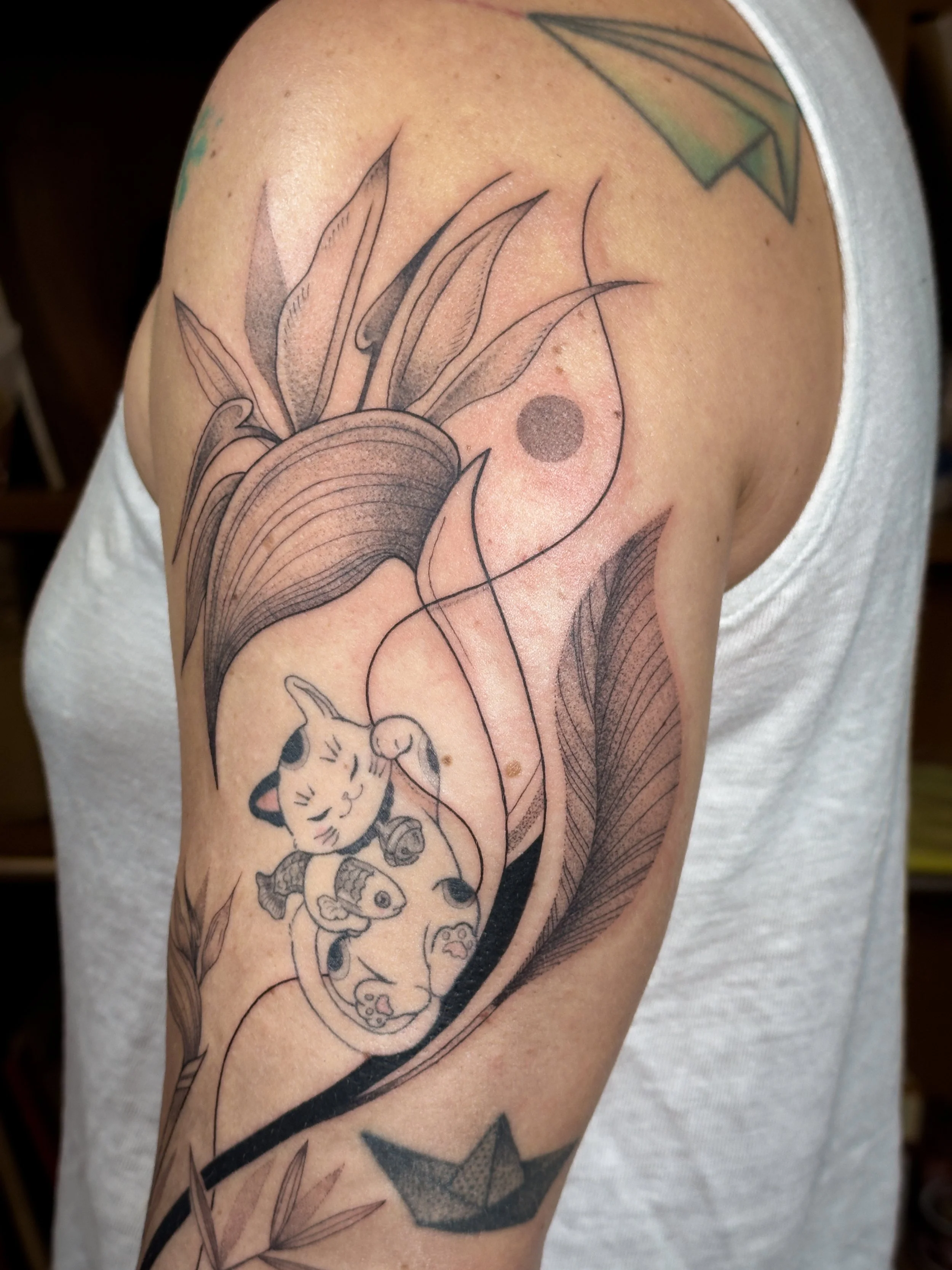 Fine line botanical tattoo created to integrate and enhance an existing piece. Flowing bird of paradise elements and soft shading bring harmony, movement, and balance to the overall composition.

Botanical work by Lis Roldan.
