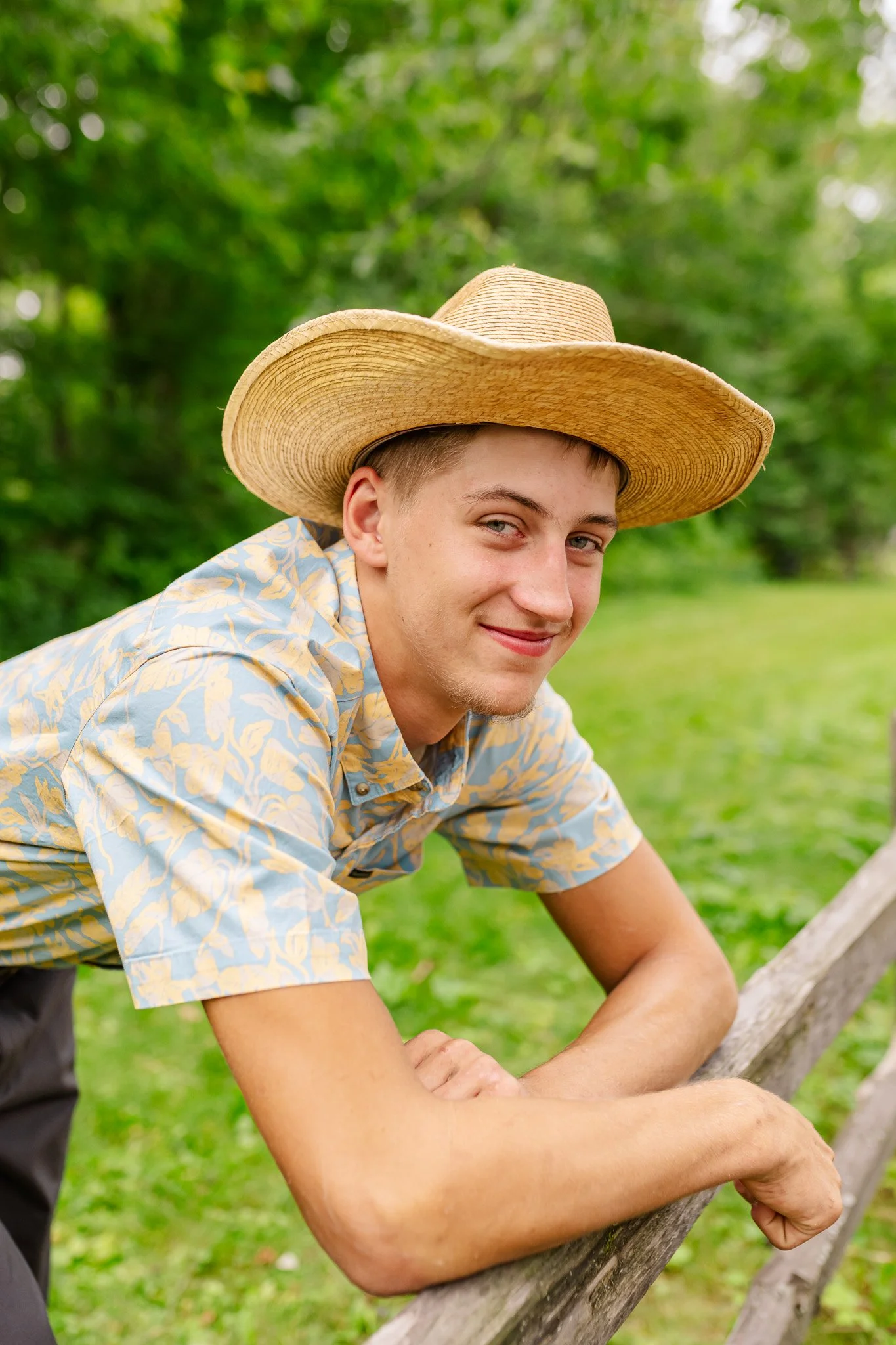 ashton_tisler_senior_session_sm_photopoulos_family_photography_llc_aug_15_2025-4.jpg