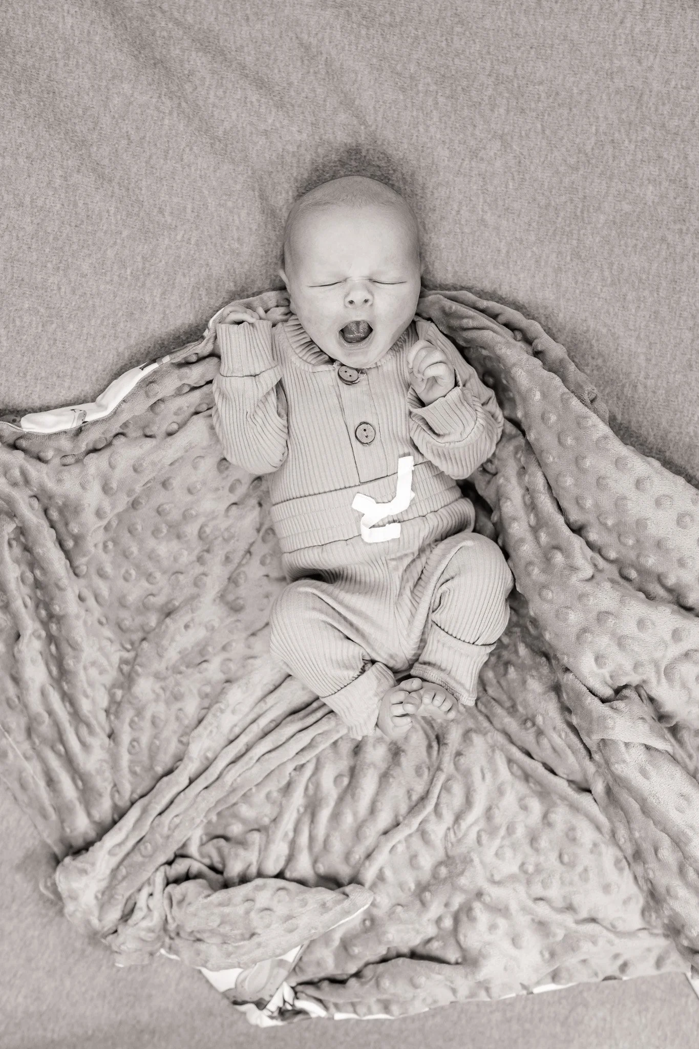 walter_ponto_newborn_portraits_bw_sm_photopoulos_family_photography_aug_29_2025-22.jpg