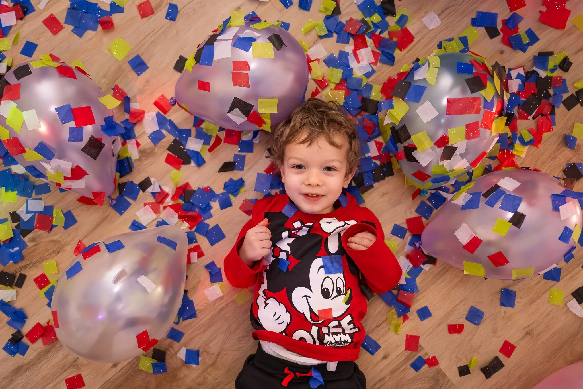 new_years_confetti_celebration_photopoulos_family_photography_jan_01_2026-10.jpg