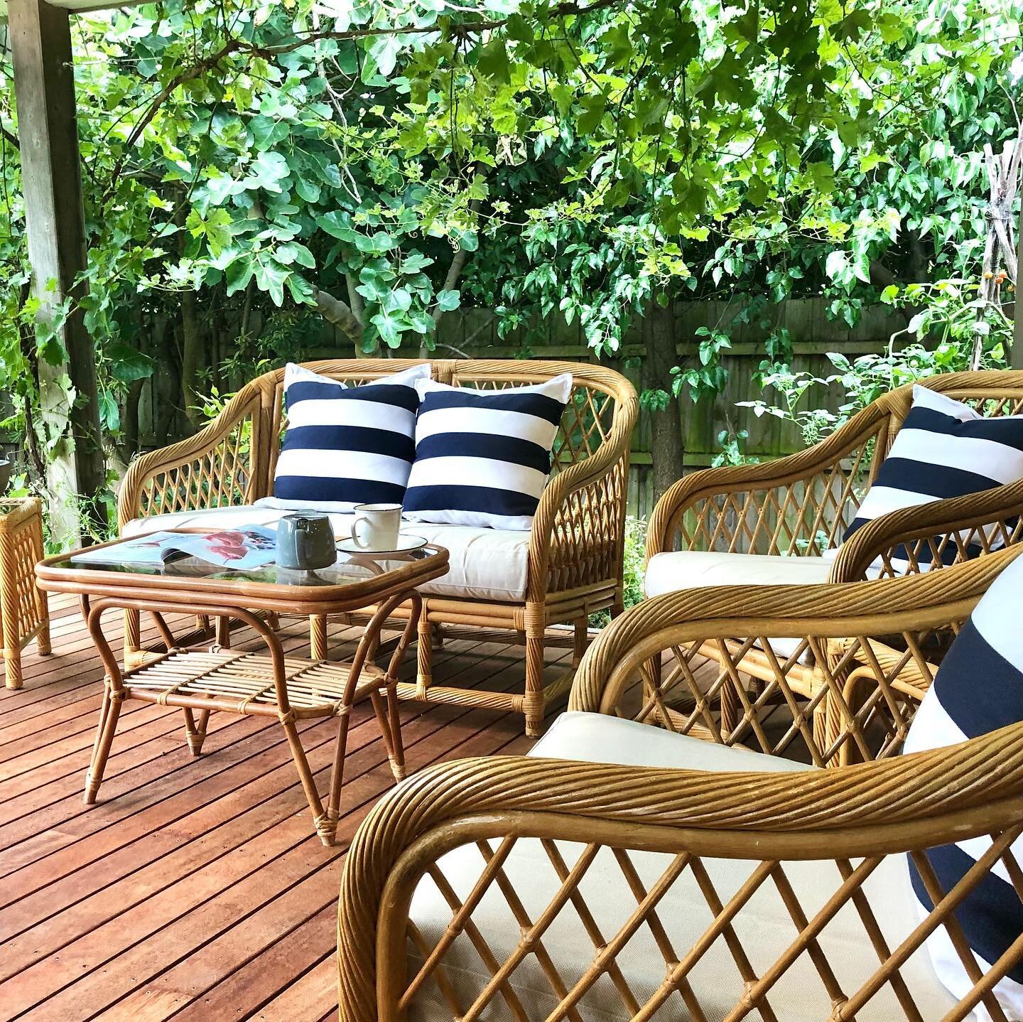 Enjoy your morning cuppa on the outdoor lounge gazing up at Arthur Seats Eagle chairlift #visitmorningtonpeninsula #dromana #holidayaccommodation #arthurseateagle #coastalliving #coastaldecor
