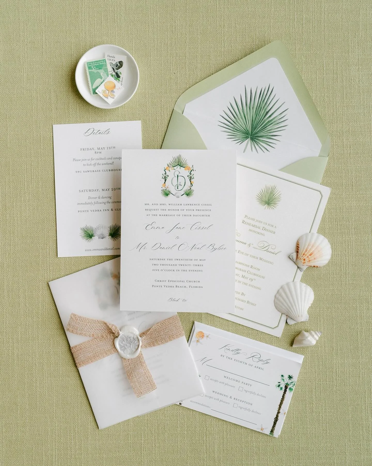 Featured in @overthemoon 🤍🤍fully custom suite for @emmajanebybee 
.
.
.
.
.
📷 @gaylebrooker
#OTMExclusive #OTMWeddings #customstationery
#floridawedding #pontevedrainn #pontevedrawedding #WeddingInvitations #customweddingsuite
#destinationwedding 