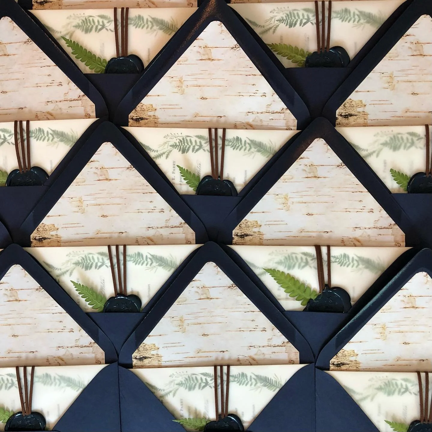 5 reasons I love adding envelope liners to wedding invitations (&amp; all other stationery😜) 
&hellip;
1. They&rsquo;re underrated &amp; underused in &ldquo;mainstream&rdquo; invites
2. They&rsquo;re another opportunity to add a custom art element t