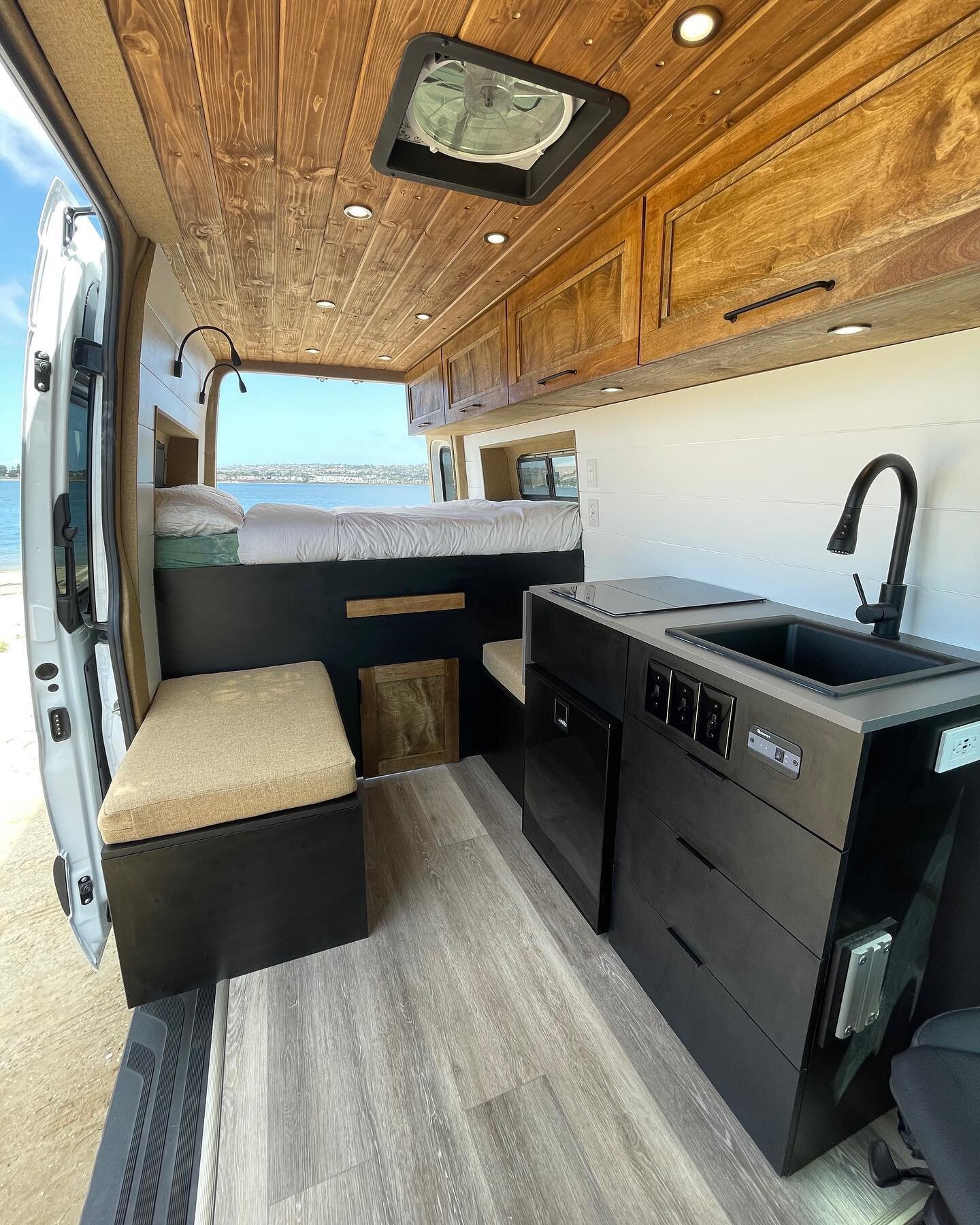 In this layout, we focused on a simple yet functional design that takes the comfort of home with you wherever you go 🌄

Our Mountain House 144 features a hidden shower, pull-out dinette area, and tons of storage for all of your adventure gear.