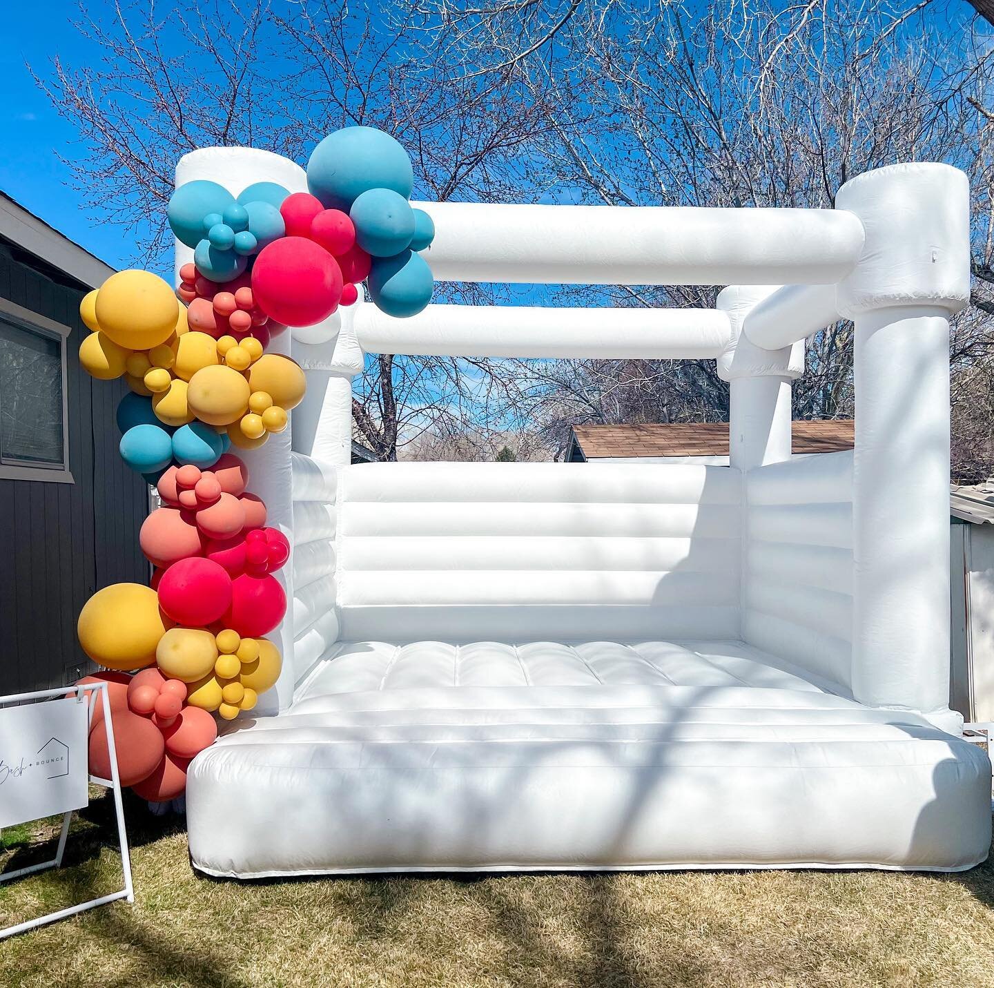 Just here to fiesta 🎉

Balloons: @balloons.by.Kay 

#whitebouncehouse #bouncehouse #bouncehousereno #renotahoeusa #renonevada #carsoncity #kidsparty #fiesta #balloons #balloongarland #birthday #party #partydecorations