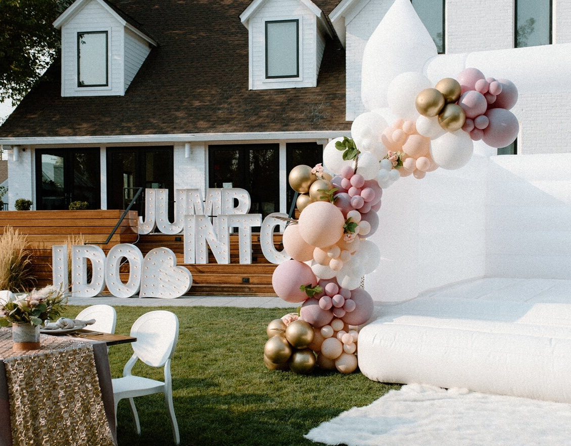 whiteweddingbouncycastle.png