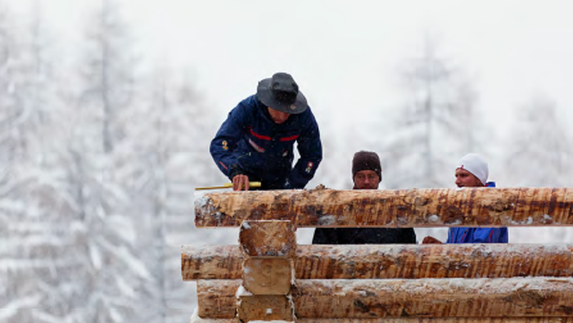 Building the Apres Ski Hut for Nira Alpina