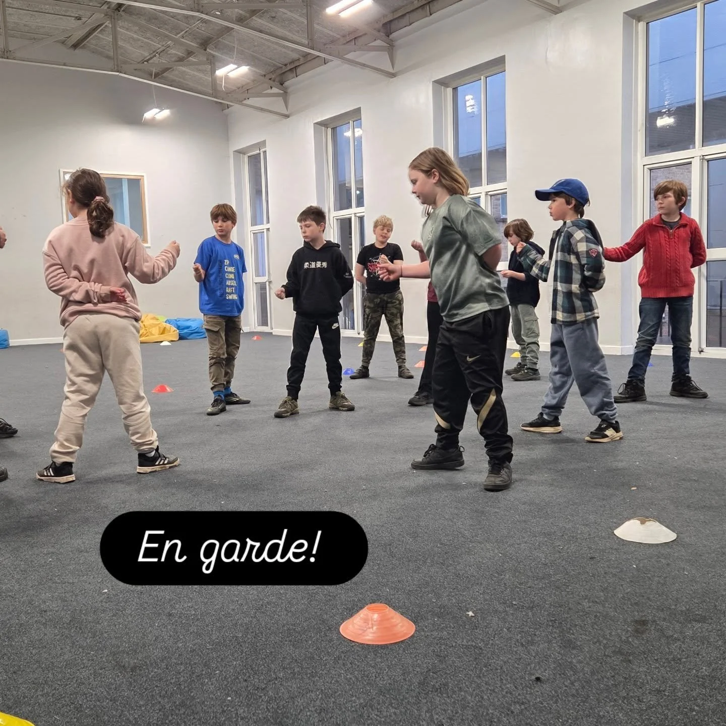 En garde! The instructor immediately knew that group 3 were responsible enough to be trusted with the metal foils (swords). They helped each other into their gear and had a great time attacking each other! What an impressive start to day 5. 👏