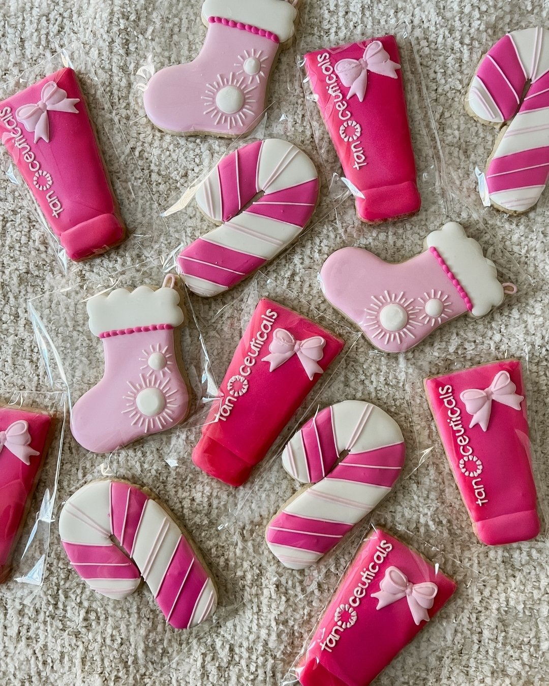 this time last year, i was sending out these adorable custom sugar cookies in pink holiday boxes to some of my clients top influencers ✨

the holiday season can be a great time for brands to get creative &amp; send some love to the creators they've w
