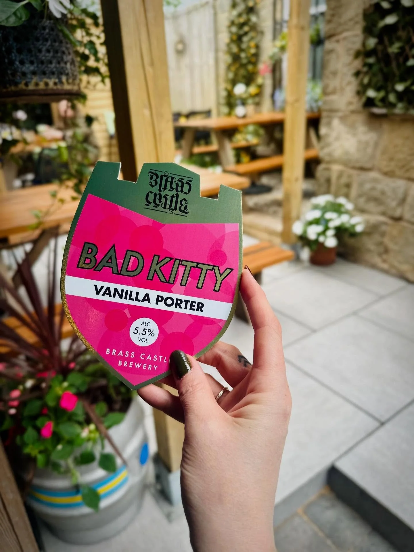 Fresh on cask this Thursday 🍫🐾
Bad Kitty from @brasscastlebeer - a rich chocolate and vanilla porter that&rsquo;s beautifully smooth and perfectly balanced 🙌🏻

Fun fact: all of Brass Castle&rsquo;s delicious beers are vegan-friendly and gluten-fr