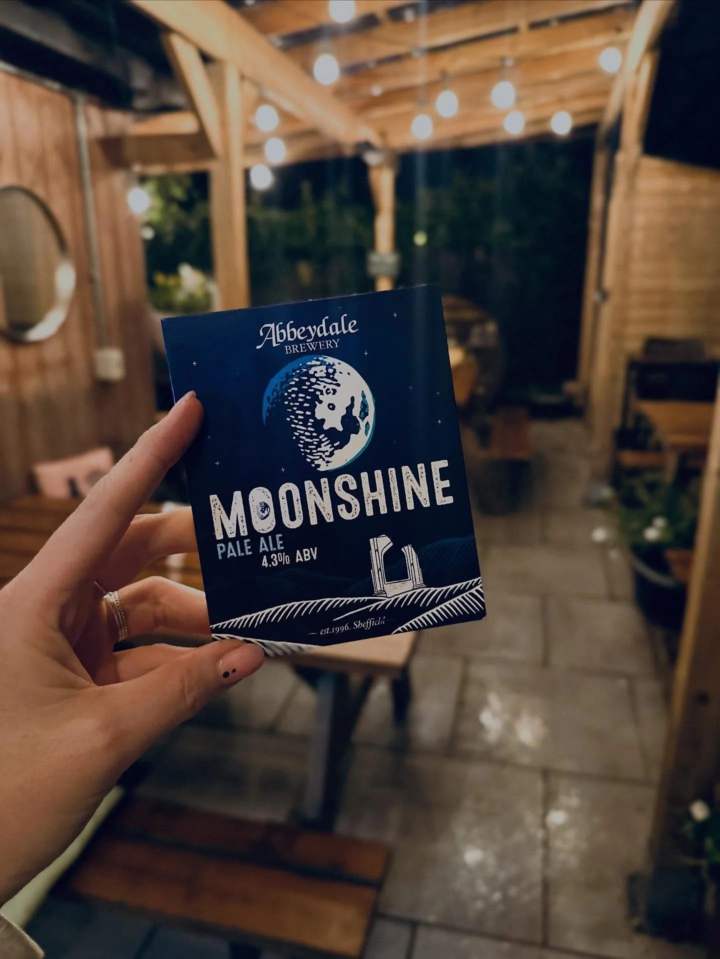 It&rsquo;s Saturday, and one of our all-time favourites is back on cask&hellip; 🍺

🌙 Moonshine from @abbeydalebeers is pouring fresh today! Join us from 2pm and enjoy a few jars in your cosy local 🥰

And don&rsquo;t forget &ndash; our Sunday quiz 