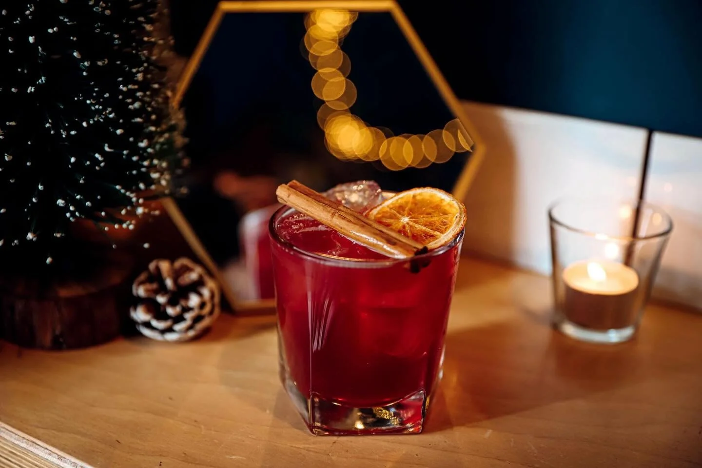 Let&rsquo;s talk about one of Grace&rsquo;s festive favourites&hellip; The Ghost of Christmas Pist 🍐🍷
A seriously cosy, boozy pear &amp; brandy punch that&rsquo;s perfect for winter sipping.

🕑 Open from 2pm
🧠 Weekly quiz at 7pm &ndash; message u