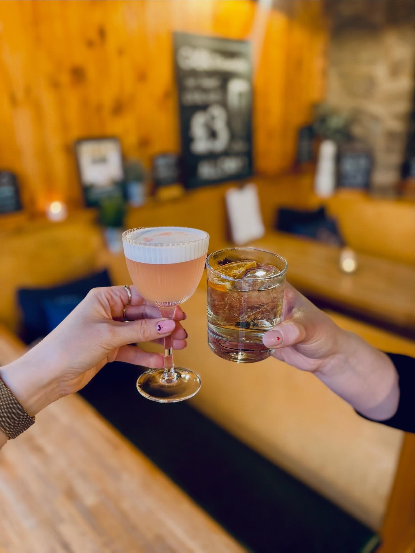 Two hands. Two cocktails. One very good decision. 💕

Meet Between the Sheets 🍑 and Cupid&rsquo;s Arrow 💘
Our Valentine&rsquo;s specials are pouring all weekend at Granvilles 😋 

✨ Don&rsquo;t forget &ndash; it&rsquo;s not too late to book our Val
