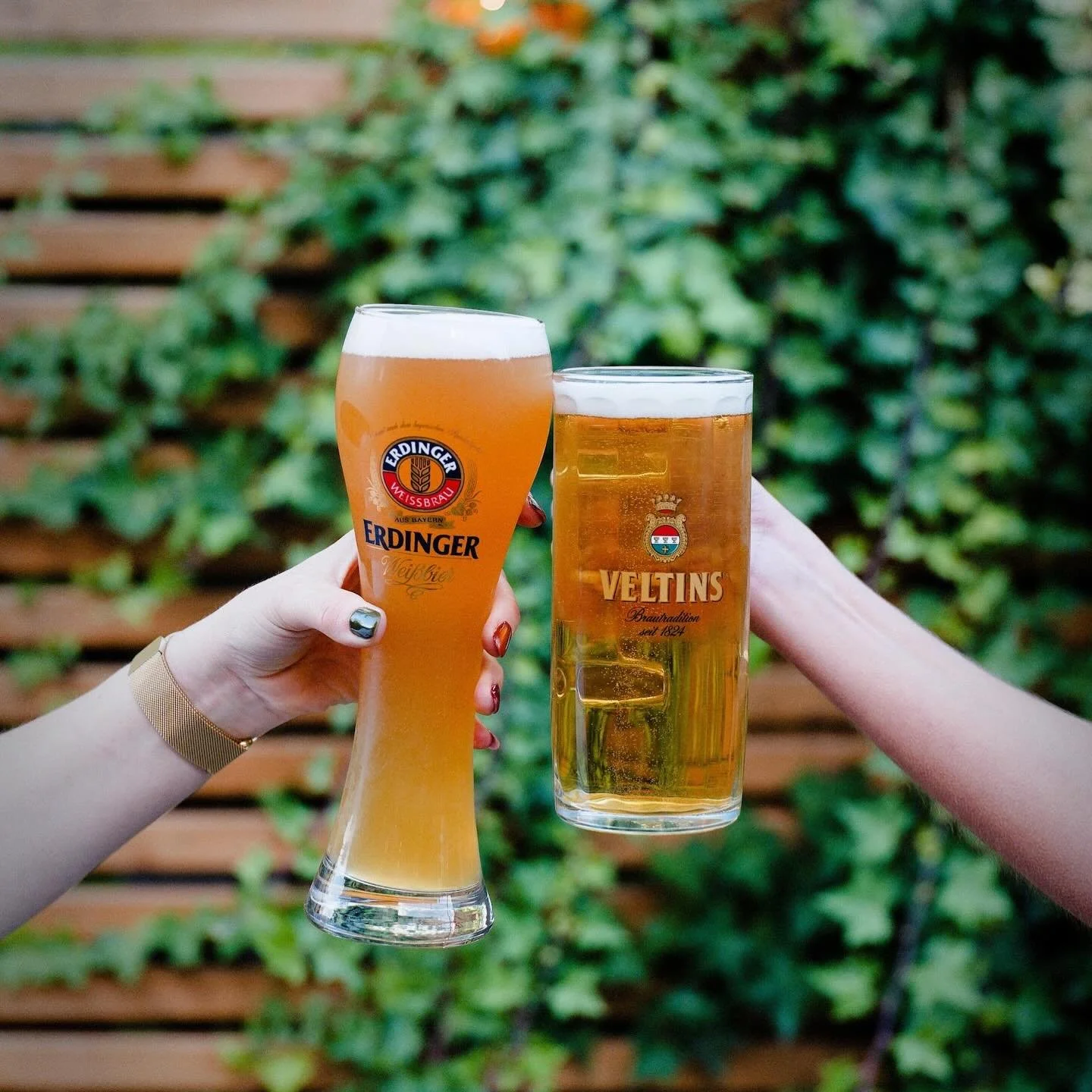 Open from 3pm this Bank Holiday Monday with Veltins joining the line up on guest line number 9 🤩

Come enjoy a few jars! 😊