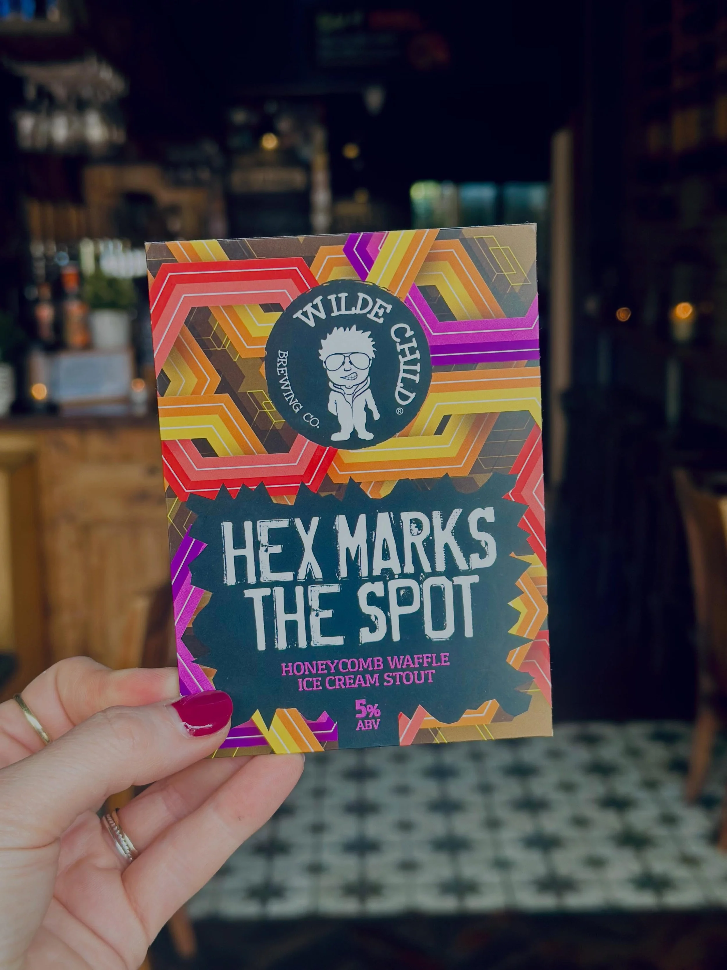 Perfect Pint for a gloomy day! 🍺🌧️

Now pouring: @wildechildbrewing Hex Marks The Spot &hellip; a honeycomb waffle ice cream stout that&rsquo;s every bit as indulgent as it sounds 👀

Rich, sweet, smooth and absolutely made for a day like today!

D