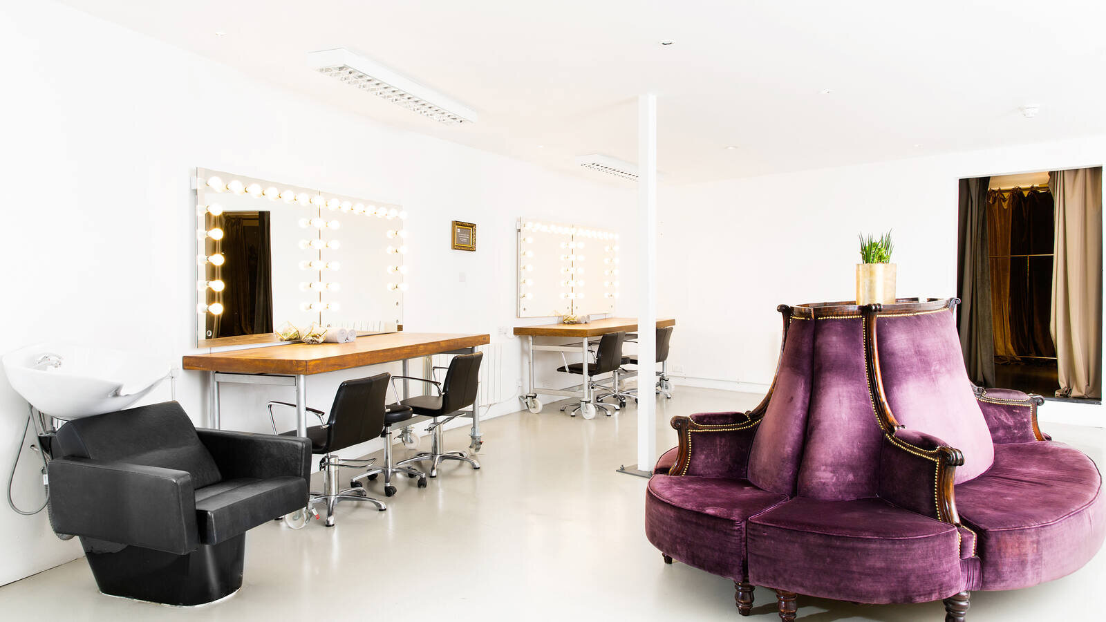 omega-place-dressing-room-01.jpeg