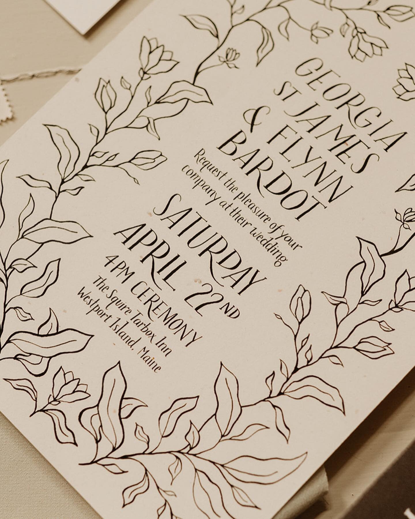 Was thrilled to create both the stationery suite for this shoot as well as the florals! Thanks @jesspancake_, @katelynmallettphoto and @thesquiretarboxinn for having me aboard! ✨

#weddingstationery #stationery #custominvitations #customlettering #le