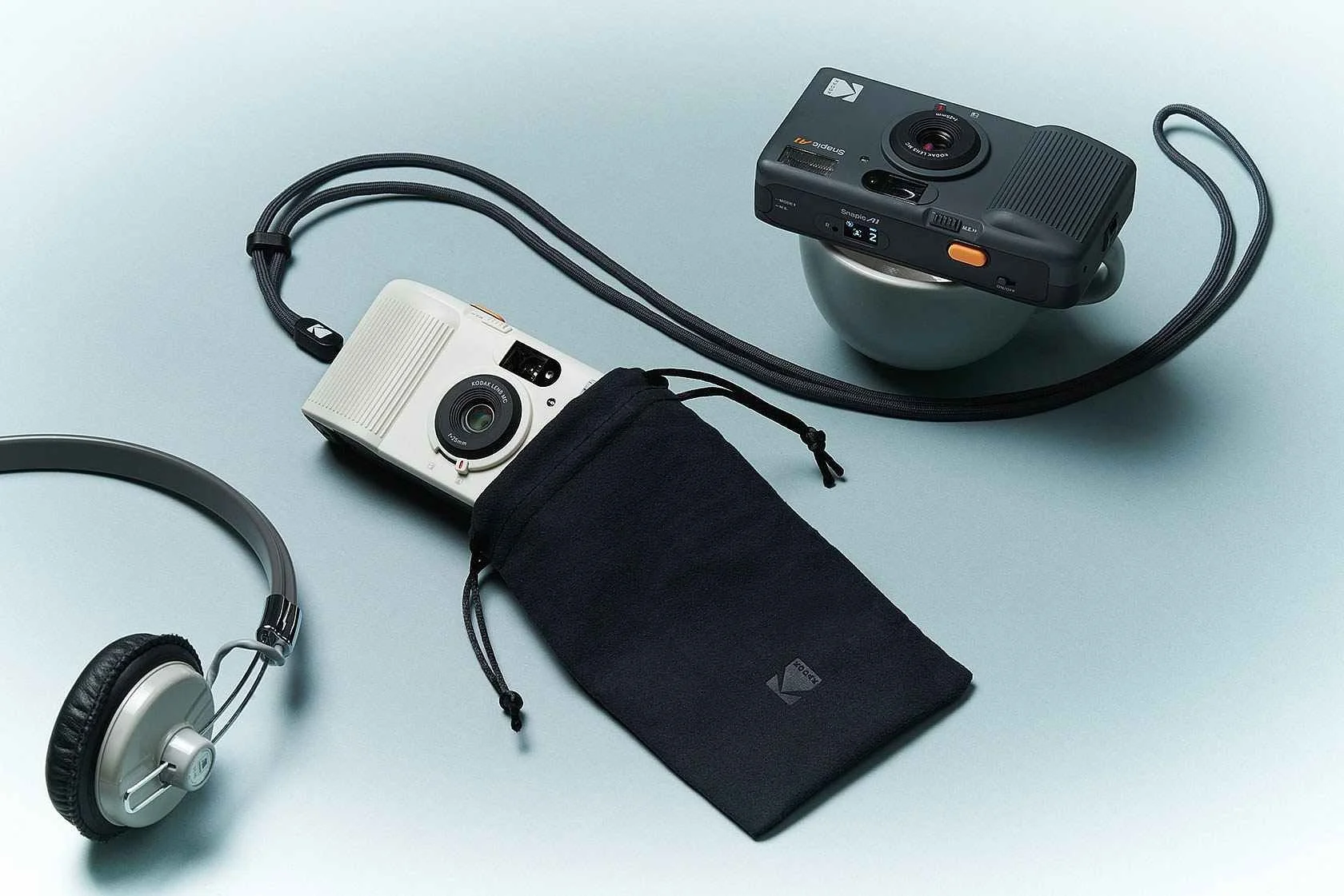 snapic-a1-35mm-film-camera-lifestyle-strap-case.jpg