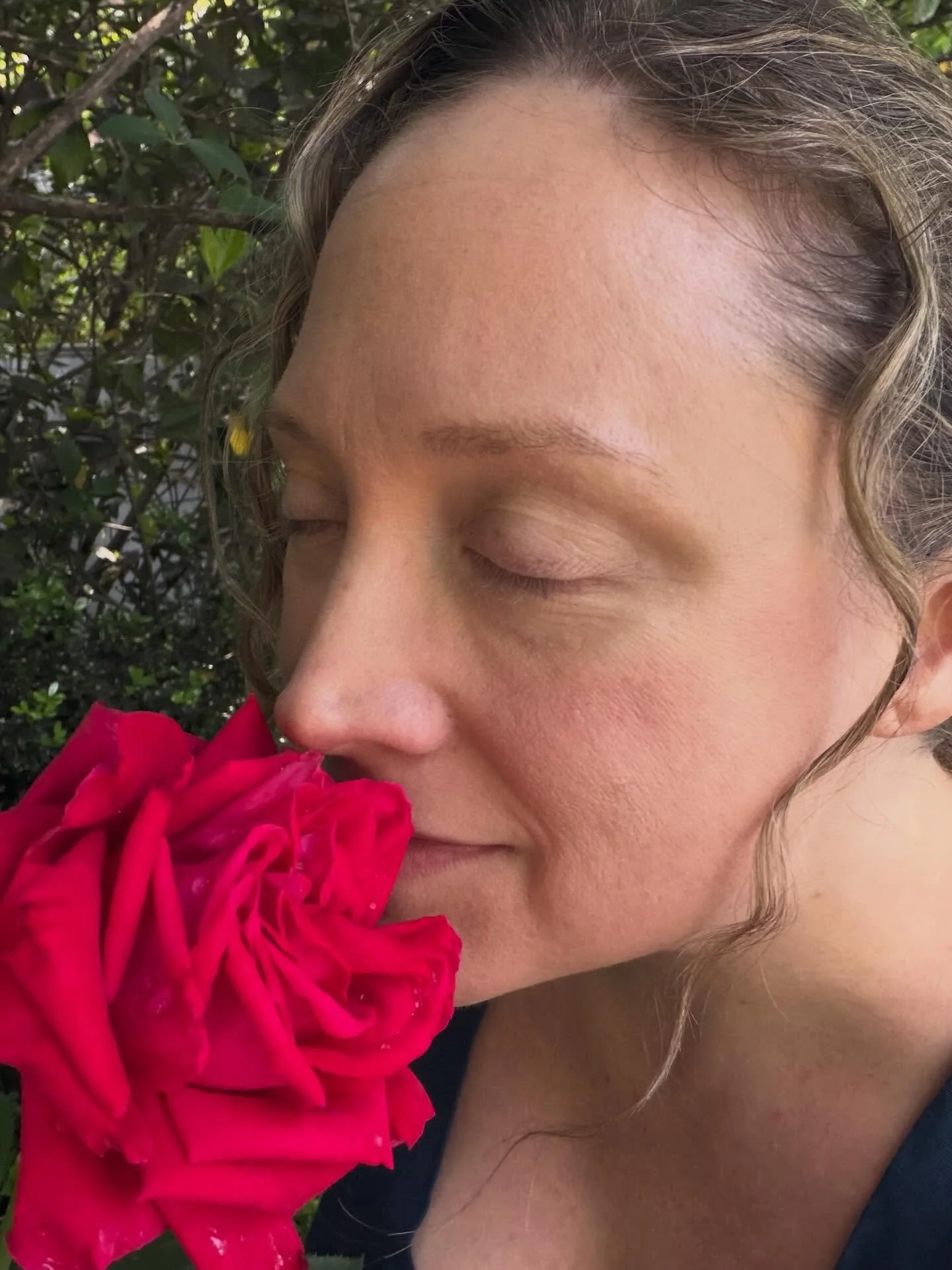 Stopping to smell the roses ❤️

#stoppingtosmelltheroses
#naturemedicine
#earthbasedhealing
#sensitivesouls
#slowliving