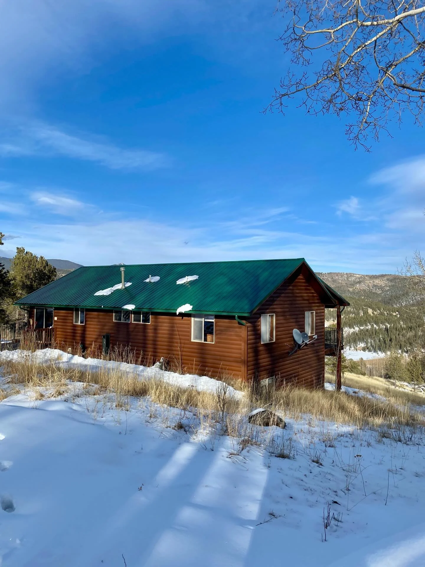 Our stunner of an upper cabin is still available for a March mountain trip! Offering 25% off any stays for the month of March. 

Book your mountain adventure with us now! And stay tuned for exciting news later this year! 👀🤭