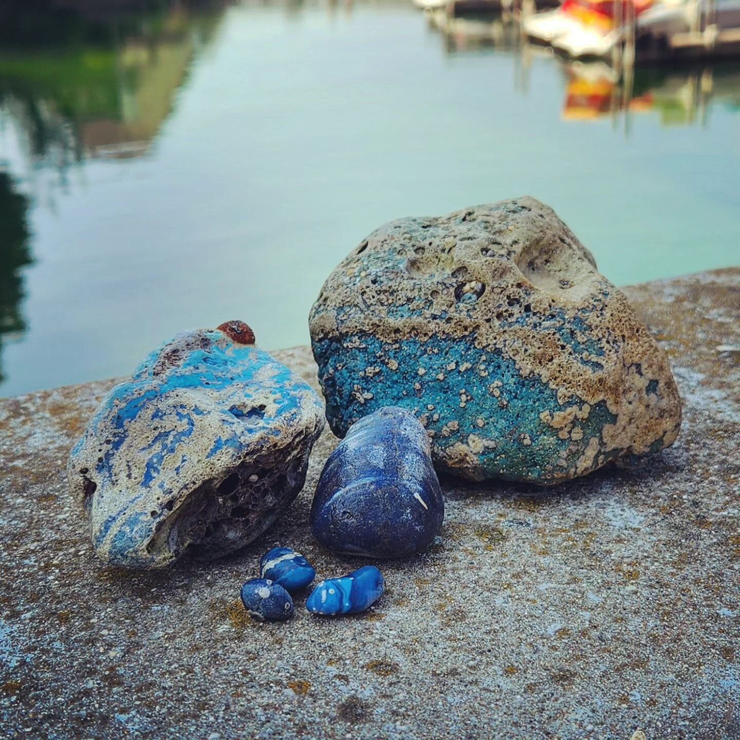 Have a happy red, white, and Leland Blue 4th of July everyone! 💙🩵
.
.
#rock #rockhounding #rockhound #michiganrockhound #michiganrockhounding #michigan #puremichigan #lelandmi #lelandblue #slag  #collection #stones  #geology #hobby #collecting #bea