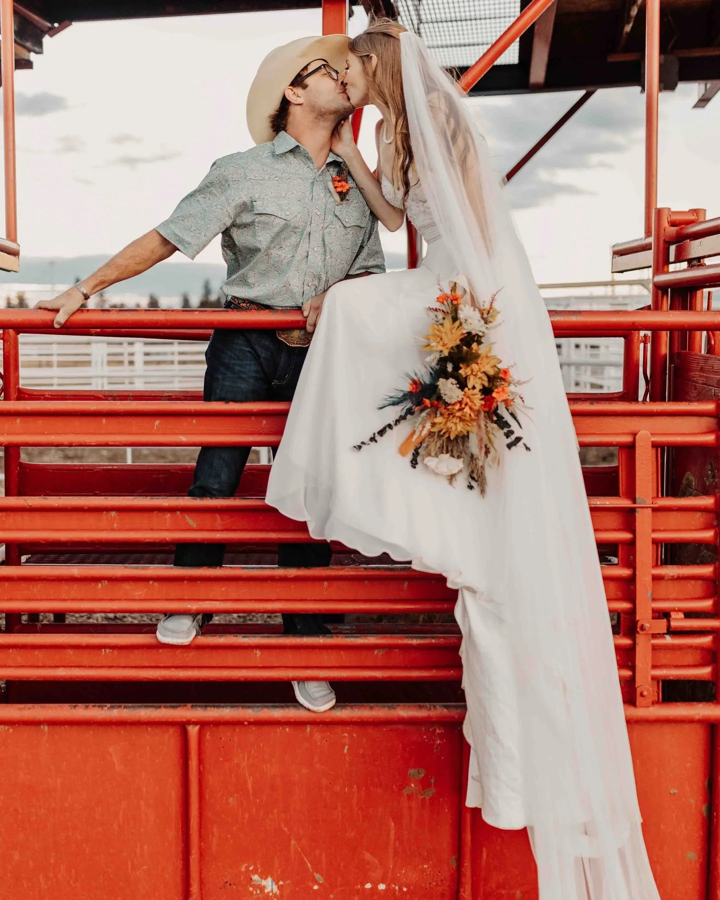 Jaycie &amp; Alex 

I love a bride that wants to get their dress dirty. 
And how beautiful is Westcliffe 🤩 I will never get tired of shooting there. 

#westcliffecolorado 
#westcliffewedding 
#coloradoweddingphotographer 
#countryweddings 
#dirtyboo