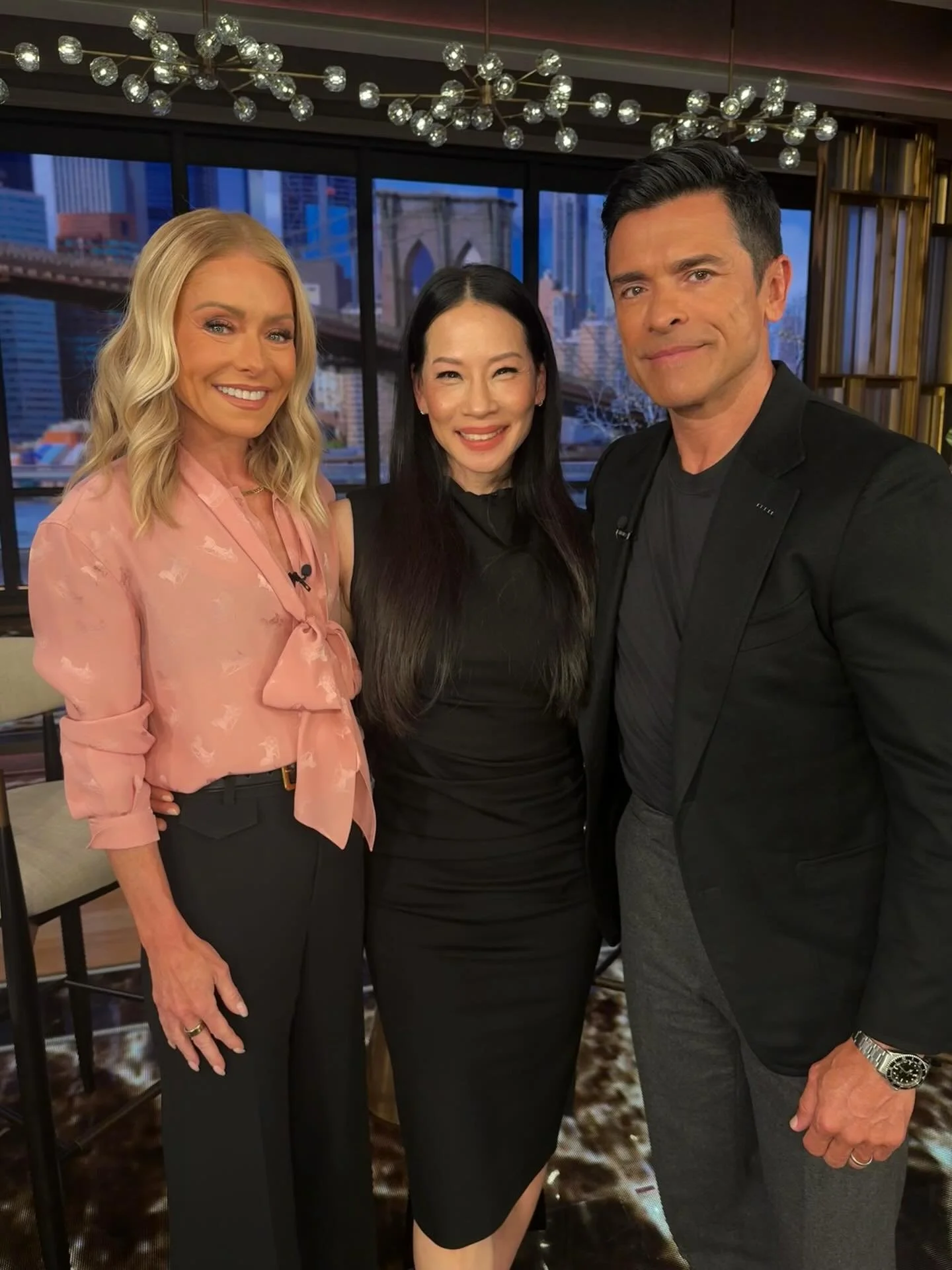 Chatted all things @rosemeadfilm with my friends @livekellyandmark ❤️❤️ 

Styled by @_leeharris_ 
Dress by @dorotheeschumacher 
Purse by @alexisbittar 
Make up by @sandynichamakeup 
Hair by @seijinyc