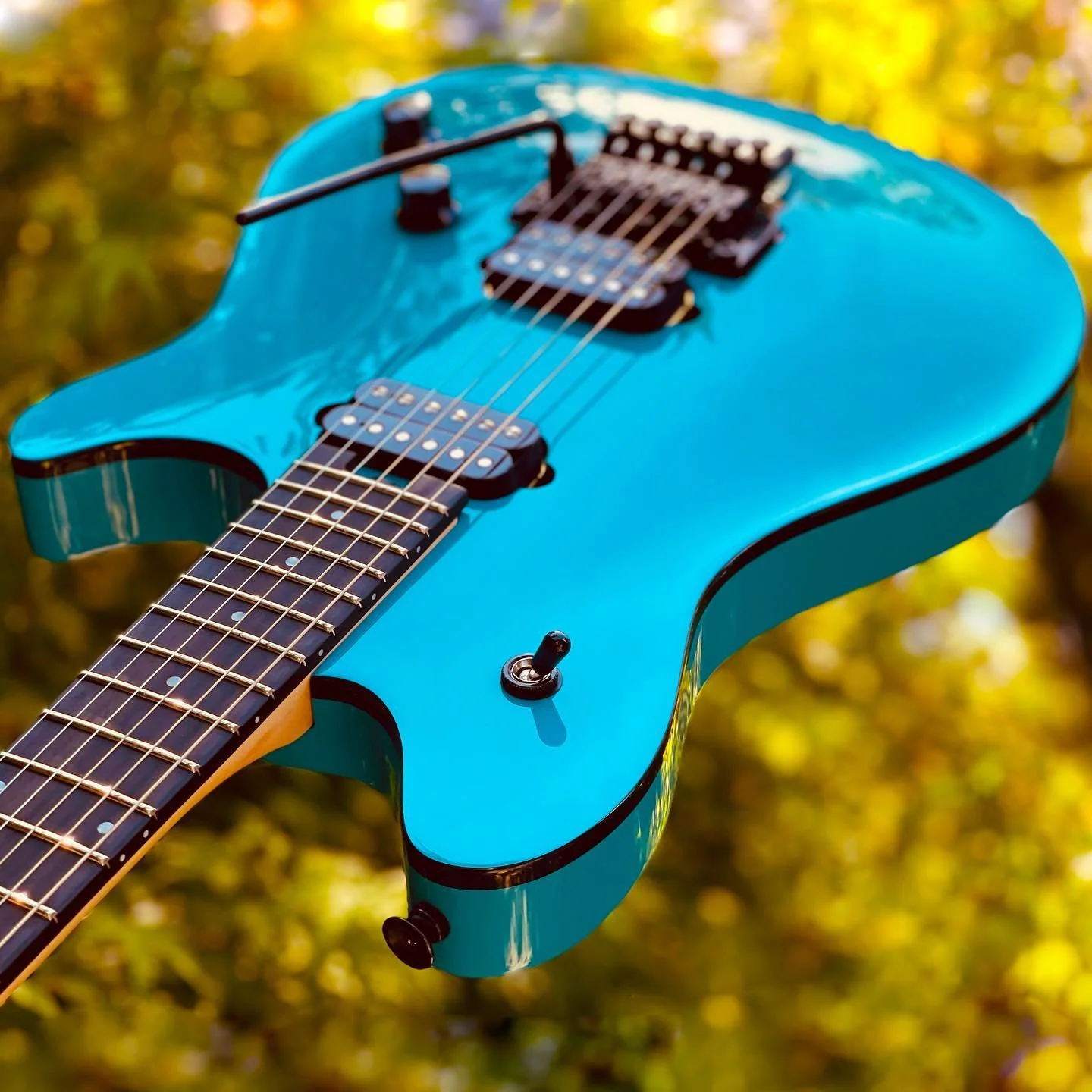 Hello, Miami Blue. Welcome to the family. Time to get to work. #evhgear #evh #eddievanhalen #vanhalen #evhwolfgang #evhwolfgangguitars #sweetwater #evhgearlive