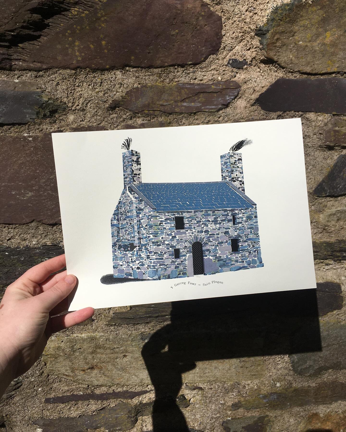 Mae fy mhrints a cardiau Sain Ffagan bellach ar werth yn siop yr amgueddfa! ~ My prints and cards featuring St Fagans buildings are now available at the museum&rsquo;s shop. Exciting!