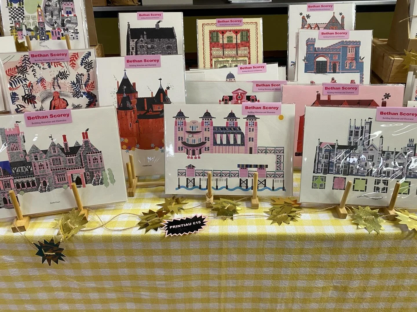 Hellooo! Hope everyone&rsquo;s feeling Christmassy! Here&rsquo;s where you can find me and my stall throughout December:

⭐️ Monday 1st December: Indie Night Market @spitandsawdustskatepark, 6-10pm

⭐️ Thursday 4th December: Front Room Barry with @in