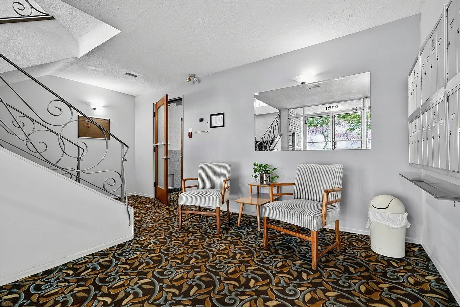 004-003-Lobby-1500x1000 (1).jpg
