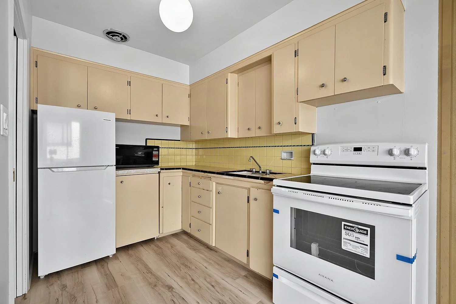 017-021-Kitchen-1500x1000 (1).jpg