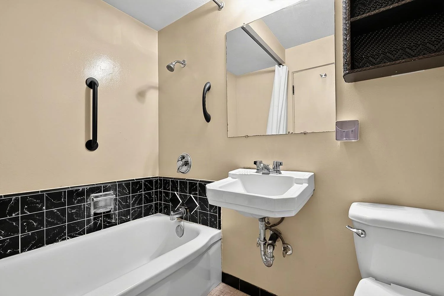 020-012-Bathroom-1500x1000 (1).jpg