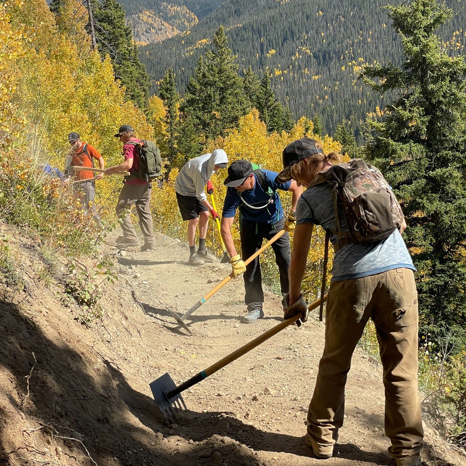 SSS and the BLM @mypubliclands hosted a very productive trail work day in Baker's Park to celebrate National Public Lands Day! Many thanks to the 20+ volunteers who came out to help build fencing, install signs and do hand finish work on the trail!

