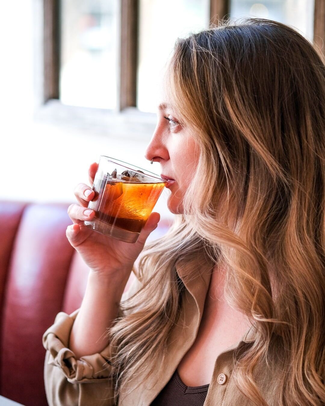 ✨La Chispa✨
Bulleit bourbon, house pachar&aacute;n, mia amata amaro, east india solera sherry, angostura bitters, lagavulin mist

#cocktailbar #vancitylife