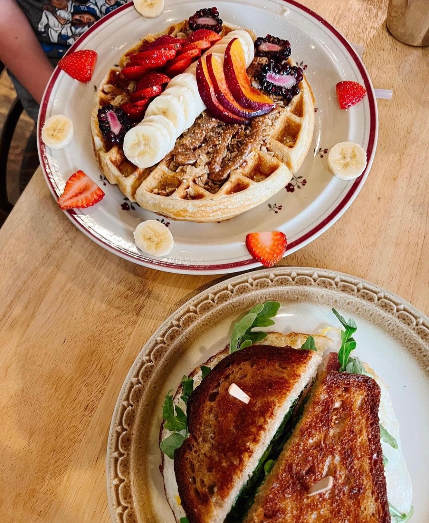 sticking to the staples on an overcast central coast morning.🤍

flax waffle topped with our homemade granola, almond butter and farmers market fruit. egg sando with two organic fried eggs, bacon, pepper jack cheese, tomato, arugula, and garlic aioli