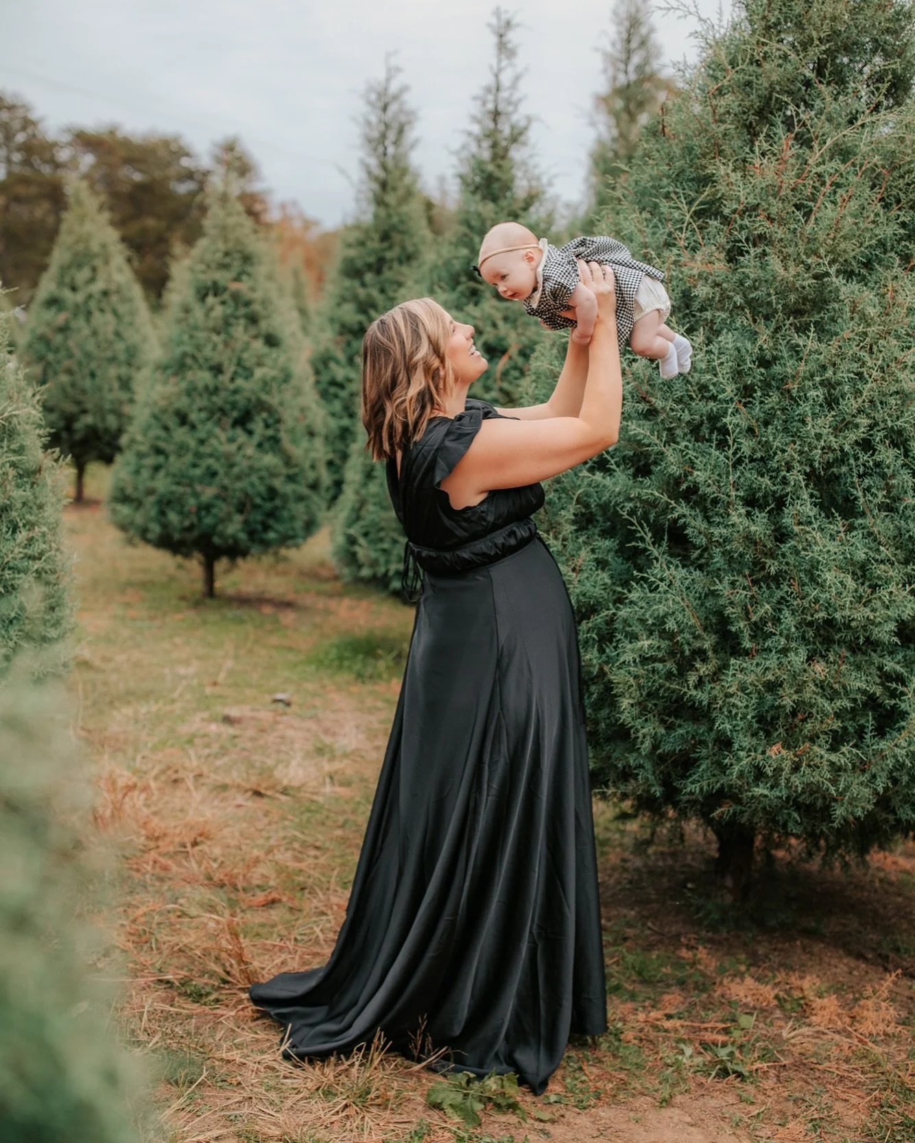 All Christmas Tree Farm Galleries have now been delivered!
.
Thank you all for coming out!! 
.
#Raleighholidayminis #christmas #christmastreefarmminis #apexchristmastreefarm #jlctf #jordanlakechristmastreefarm #pittsborophotographer #holidayphotoshoo