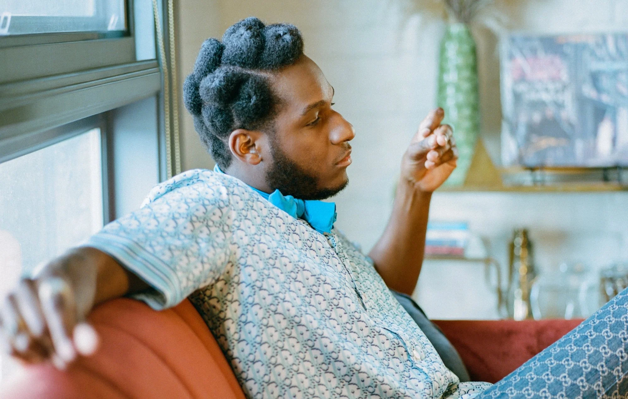 Leon Bridges Headshot
