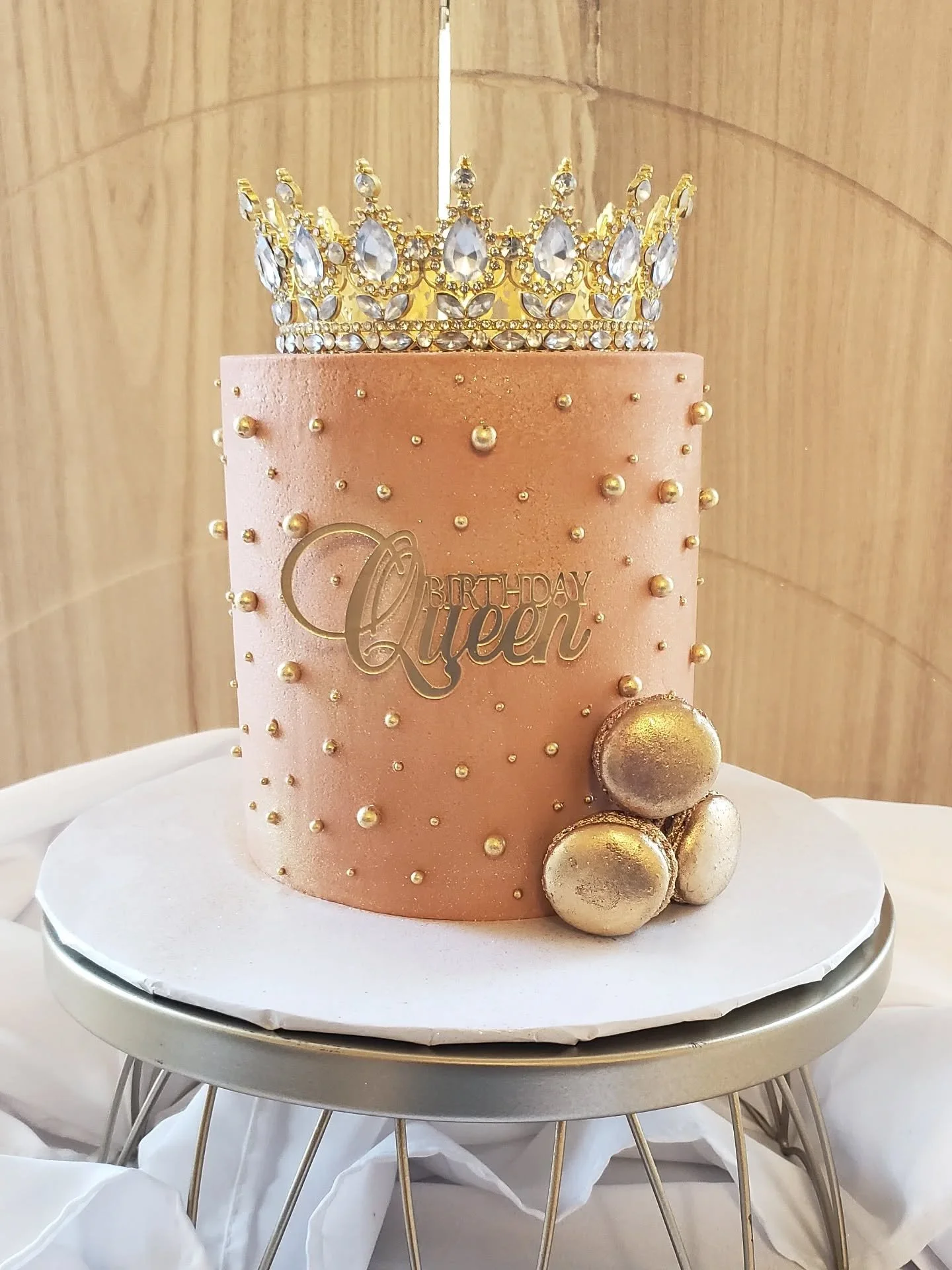A QUEEN WITH HER CROWN! My clients always know how to make my cakes shine!