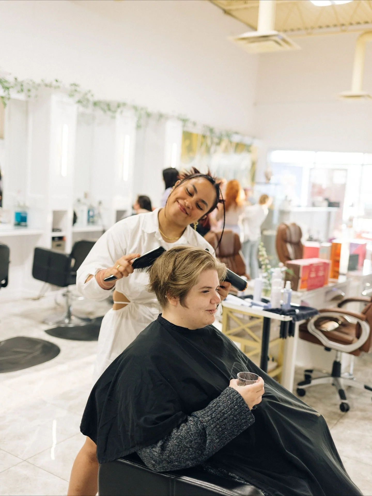 Our Chalk After Dark event is less than a week away!

We have had multiple events with the amazing team at @chalksalonco And it&rsquo;s always such a fun time!

Who doesn&rsquo;t love a good hair wash, and blowout!? Plus they always spoil us with goo