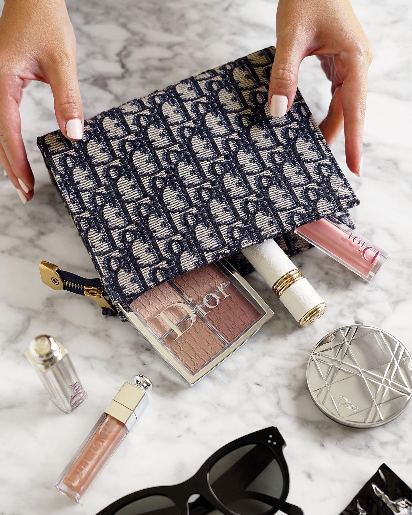 What&rsquo;s in your makeup bag this weekend? 👛💄

#brazenbeauty #brazenbeautynyc #newyorkcity #beautybrand #influencer #haircare #beautytips #beautyproducts #beautybloggers #beautytime #beautycare #selfcare #socialmedia #boutique #beautyindustry #c