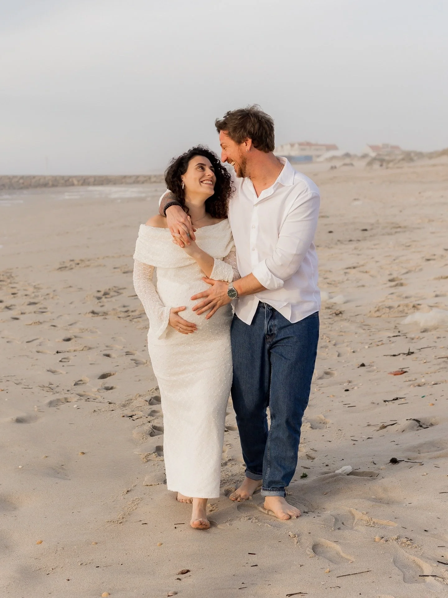 Come&ccedil;a a aumentar ligeiramente a temperatura e come&ccedil;am as sess&otilde;es na praia, a molhar o p&eacute;zinho, a curtir o p&ocirc;r do sol 🥹🥰

E n&oacute;s fomos celebrar este momento lindo da D&oacute;ris e do David 🤍